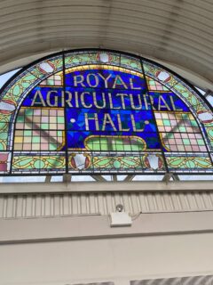 Day two and The Stitch Festival is waking up and getting ready for opening. I have three workshops to teach today - Quilt as you go Hexagons, fabric storage baskets and patchwork notebook covers. All sold out which is good news. Ready for a busy day……..
#stitchfestival #patchworkworkshop #sewing #sew #patchworkpattern