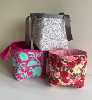 Have just finished making some fabric gift boxes which will become a class later in the year. It’s so good to be able to give a gift in a handmade fabric box which can be reused over and over again. I’ve made one in Christmas fabric but need to make a few more!
#fabricgiftbags #fabricgiftbox