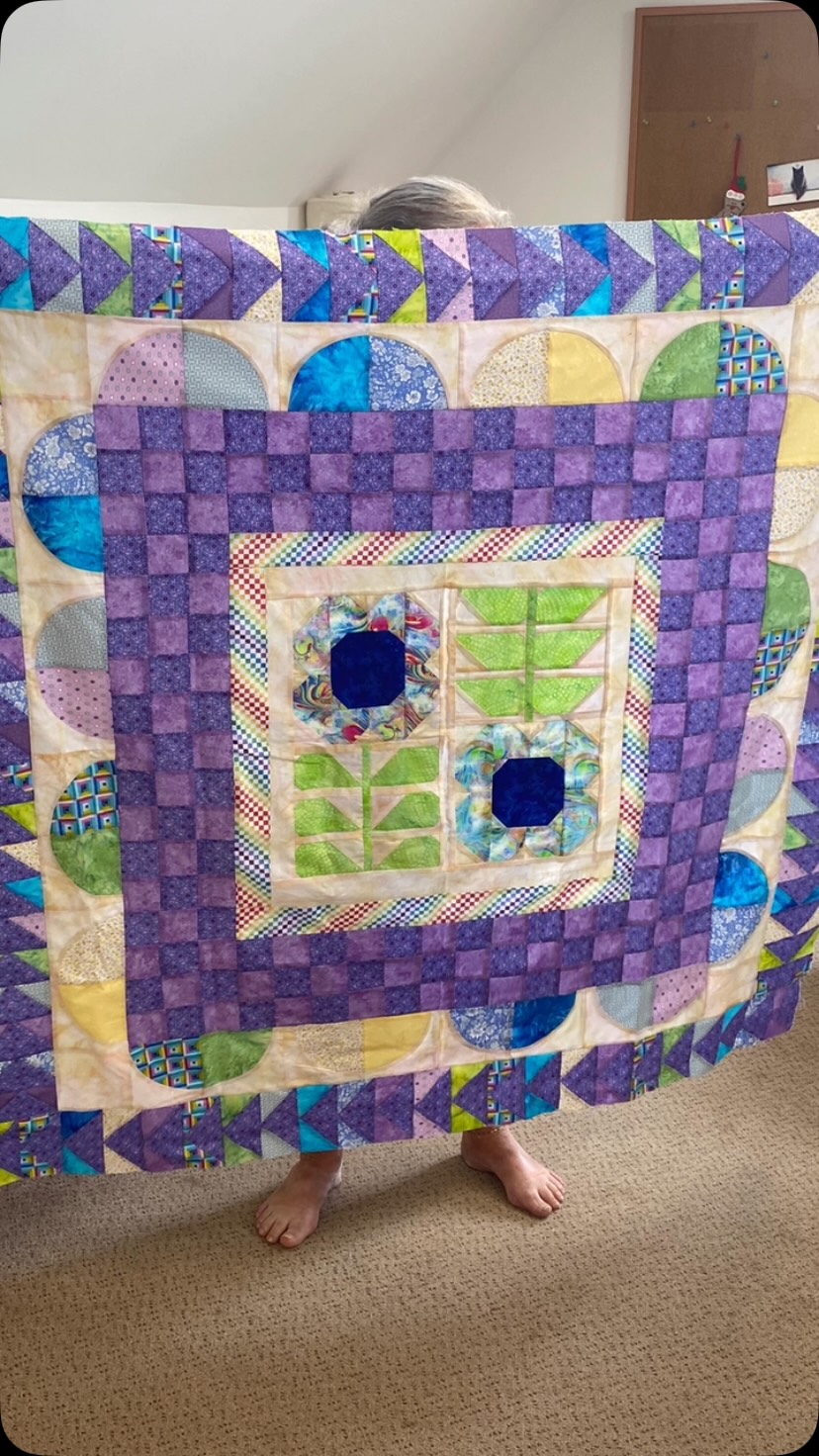 Our Medallion quilts are looking fabulous. An appliquéd round to go and then some borders. WIP from students @poppypatch2015
#medallionquilt #patchworks