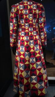 Enjoyed a visit to the Schiaparelli exhibition at the V&A museum. So much to see and of course I’m always looking for the patchwork and quilting influences and I managed to find several! Well worth a visit if you are in London at anytime.
#exhibition #designerwear #designerexhibition #patchwork